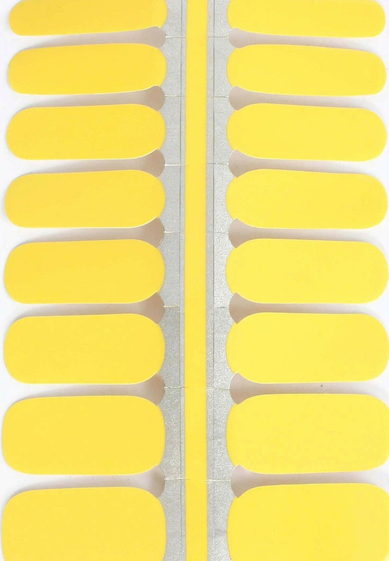 Gelbe Klebenägel, angeordnet in zwei Reihen, mit abgerundeten Kanten, einer glatten Oberfläche und einem glänzenden Finish. Silberne Rückseite sichtbar.
