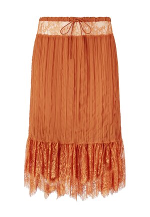Jupe plissée orange avec une taille en dentelle et un ourlet en dentelle, dotée d'une fermeture à cordon et d'une finition texturée. La longueur tombe au-dessus du genou.