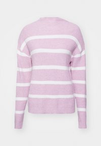 Sweter typu pulower w jasnoróżowym kolorze z białymi paskami, z okrągłym dekoltem i długimi rękawami. Dzianinowa faktura o luźnym kroju.
