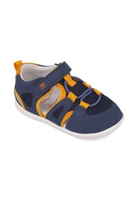 Zapato infantil en navy y naranja con tela de malla y correa. Cuenta con una suela de goma, cordones elásticos y detalles recortados para una mayor transpirabilidad.