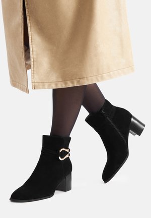 - Botki kowbojki i motocyklowe