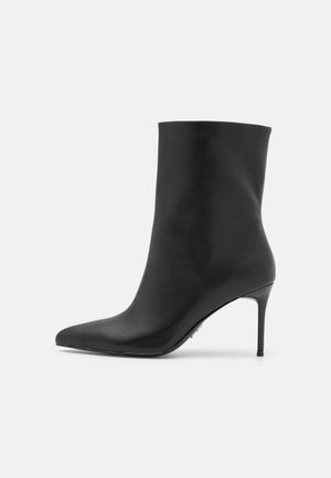 Classic ankle boots - black