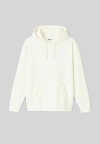 Haut à capuche en coton blanc avec une poche frontale, un cordon de serrage et des poignets côtelés. Texture douce et design simple et fonctionnel.