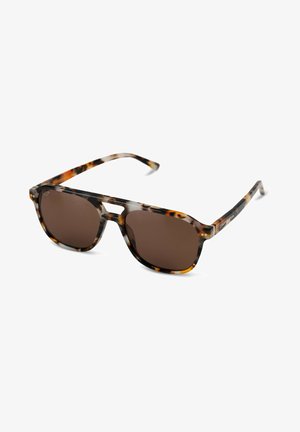 Schildpatt-Sonnenbrille mit braunen Gläsern, klassischer rechteckiger Form, dünnem Rahmen und glatter, glänzender Oberfläche.