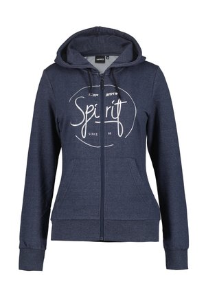 Marineblauwe zip-up hoodie gemaakt van zachte stof met een trekkoordcapuchon, voorzien van een witte grafische tekst "Spirit since 96" op de voorkant en twee zijzakken.