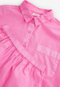 Next SET  - REGULAR FIT - Lühikesed püksid - bright pink