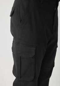 Pier One Kapsáče - black