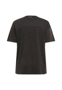 Μαύρο κοντομάνικο μπλουζάκι με εφέ ξεθωριάσματος και εμφανείς ραφές κατά μήκος του άνω μέρους της πλάτης και των μανικιών, εμφανιζόμενο από πίσω.