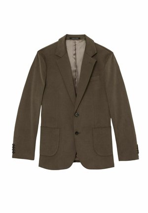 Brązowa, dwuguzikowa marynarka męska z klapą z wycięciem, dwoma przednimi kieszeniami naszywanymi i mankietami na cztery guziki, pokazana na płasko na białym tle.