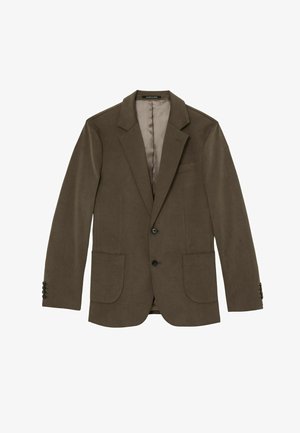 Brązowa, dwuguzikowa marynarka męska z klapą z wycięciem, dwoma przednimi kieszeniami naszywanymi i mankietami na cztery guziki, pokazana na płasko na białym tle.