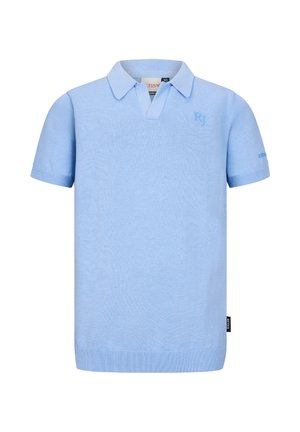 Polo bleu clair à manches courtes avec col, bord-côte aux ourlets et aux poignets, petit logo brodé "RJ" sur la poitrine, et étiquette de marque sur la couture latérale.