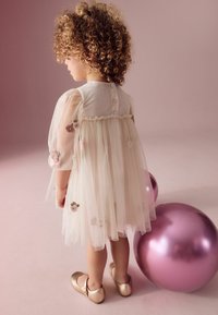 Next EMBROIDERED- REGULAR FIT - Cocktailkleid/festliches Kleid - cream