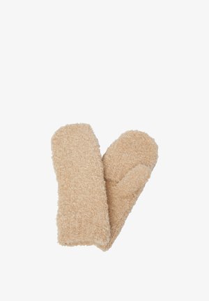 Een paar beige, fuzzy wanten met een gestructureerd, krullend stofontwerp plat gelegd tegen een witte achtergrond.