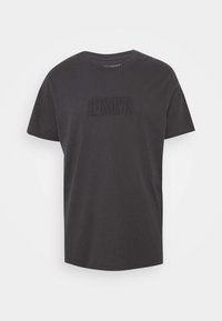Czarny bawełniany t-shirt z krótkimi rękawami, okrągłym dekoltem, z tonalnym logo na przodzie, gładką teksturą i luźnym krojem.
