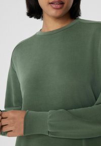 Tezenis Sweatshirt - grün military green