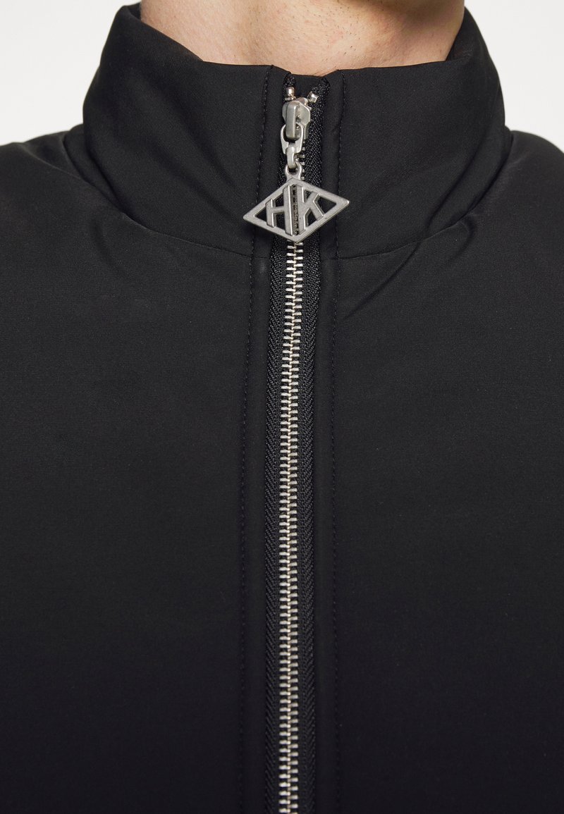 Herren T-shirts & Polos | Han Kjøbenhavn PADDED VEST Weste black/schwarz - JR24696 Herren T-shirts & Polos | Han Kjøbenhavn PADDED VEST Weste black/schwarz - JR24696