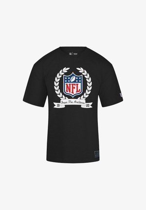 Schwarzes NFL-T-Shirt mit weißem Lorbeerkranz, rotem und blauem NFL-Schild-Logo und Text "From The Archives 1920" auf der Vorderseite.