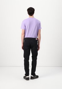 Tommy Jeans AUSTIN SLIM - Jeans Tapered Fit - denim washed black
