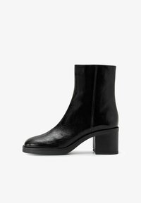 Wybrany, glossy black