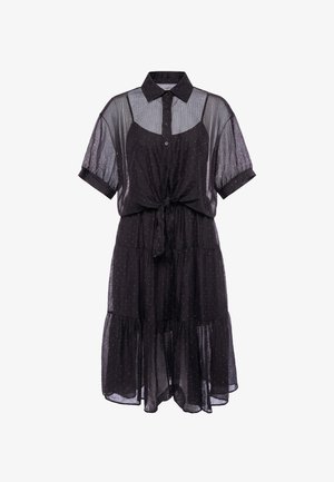 Schwarzes transparentes Midikleid mit kurzen gekämmten Ärmeln, Knöpfen vorn, kleinen weißen Punkten, gebundener Taille und einer camisole-artigen Innenschicht.