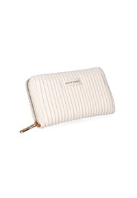 Portafoglio in pelle bianca con texture a righe verticali, dotato di chiusura con zip e dettagli in metallo dorato, logo del marchio sul davanti.