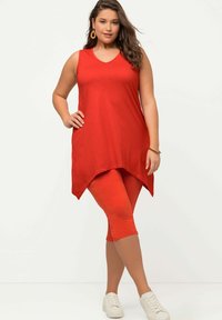Ulla Popken LONGLINE  PUNTZOOM  V-HALS MOUWLOOS - Top - orange