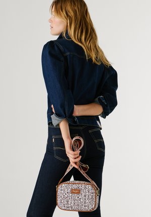 Pepe Jeans Torba čez telo - white