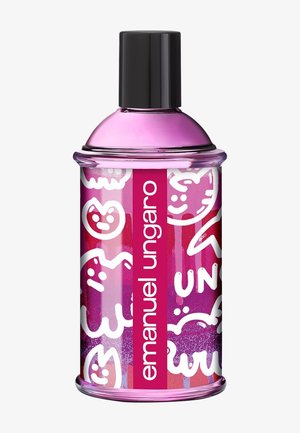 Botella de perfume en spray con tapa negra, degradado rosa-púrpura, gatos de caricatura blancos y etiqueta vertical con el texto "emanuel ungaro".
