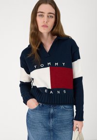 Tommy Jeans FLAG RUGBY SWEATER - Jumper - dark night navy