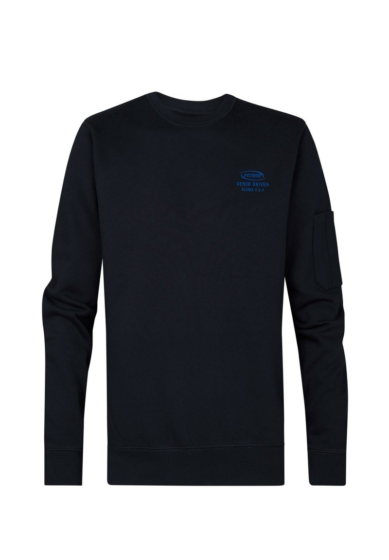 Sudadera negra de manga larga, cuello redondo y un bolsillo con parche en el brazo izquierdo. Presenta texto impreso en azul en el pecho.