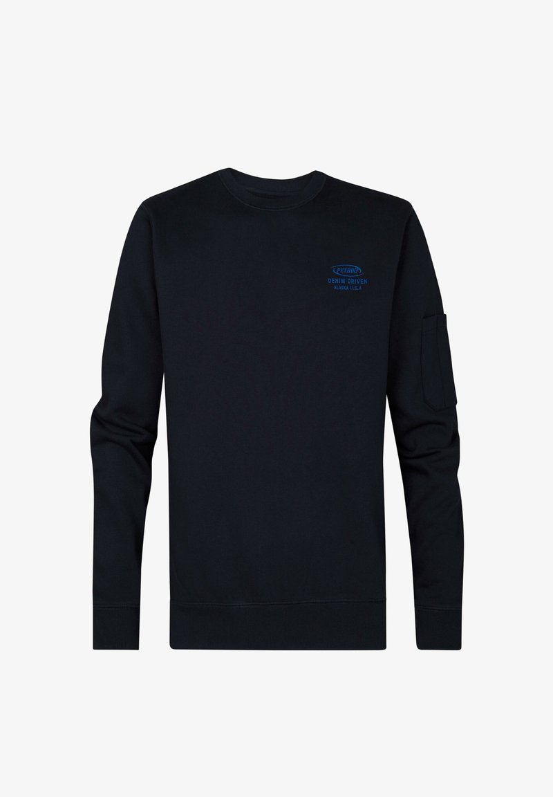 Fekete pulóver hosszú ujjal, kerek nyakkivágással és átlagosan a bal karon elhelyezett zsebbel. Az elején kék nyomott szöveggel díszített.