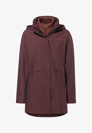 Giacca impermeabile bordeaux con cappuccio, dotata di chiusura con zip, due tasche anteriori e un morbido rivestimento in pile visibile alla scollatura.