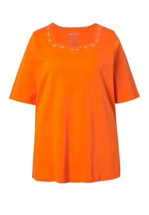 Knallorangefarbenes kurzärmeliges Hemd mit eckigem Ausschnitt und weißen, gestickten Wirbelmustern entlang des Kragens.