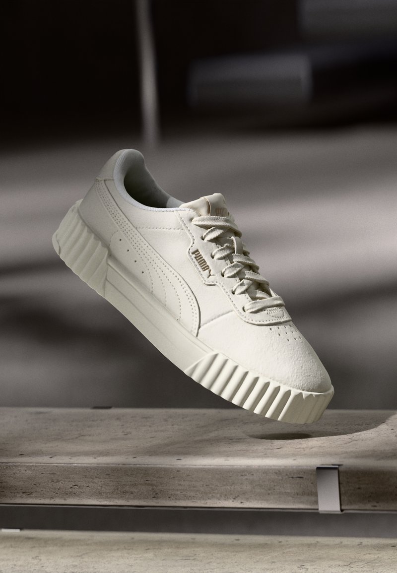 Puma - CARINA 3.0  - Sneakers low - alpine snow/gold, Extindeți