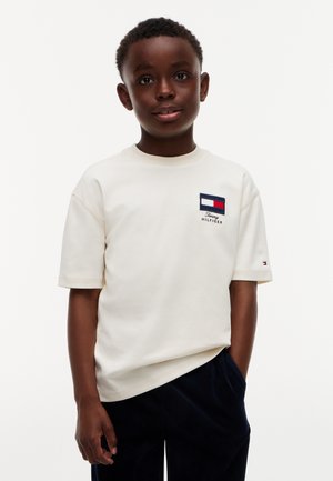 Tommy Hilfiger, FLAG LOGO EMBROIDERY CREW NECK T-SHIRT - Тениска с щампа - ivory petal