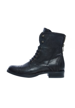 Zwarte leren enkellaarzen met veters, ritsluiting, ronde neus en decoratieve stiksels. Voorzien van een lage blokhak en metalen accenten.