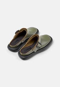 Camper ONDA - Mules - mittelgrün