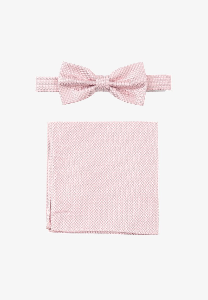 Rosa Fliege mit strukturiertem Muster und verstellbarem Band, kombiniert mit einem passenden Einstecktuch in derselben Farbe und Textur.