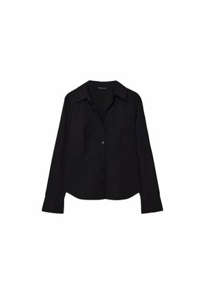 Maglietta nera a maniche lunghe realizzata in tessuto morbido, con chiusura a bottoni, colletto classico e orlo curvo.