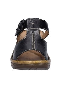 Sandalo in pelle nera con design open toe, cinturino regolabile con fibbia e cuciture tan a contrasto, dotato di suola testurizzata.