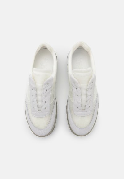 MM6 Maison Margiela Sportcipő - white/sand