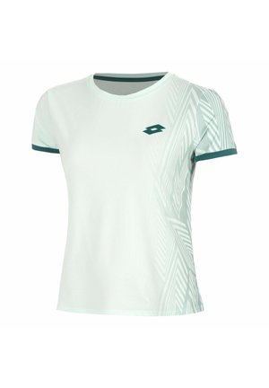 Weißes Sportshirt mit kurzen Ärmeln, dunkelgrünem Logo auf der Brust und gemustertem Design auf der rechten Seite sowie an den Ärmelsäumen.