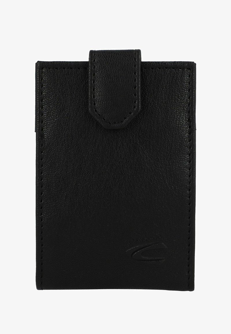 Zwarte leren kaart houder met gestructureerd oppervlak, omslag met klep, en reliëf logo in de rechteronderhoek. Rectangulaire vorm.