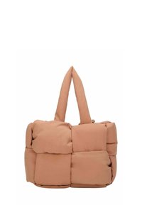 Borsa morbida imbottita color cuoio con due manici triangolari e design trapuntato a segmenti quadrati su sfondo bianco.