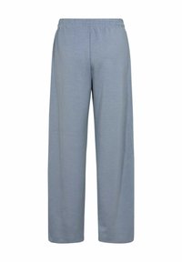 Pantaloni a gamba larga grigi chiari con una cintura elastica, caratterizzati da una texture liscia e senza motivi o dettagli in metallo visibili.