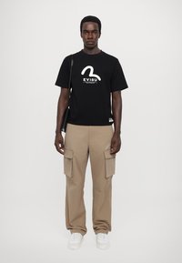 Evisu KAMON SEAGULL PANTS - Cargobroek - beige