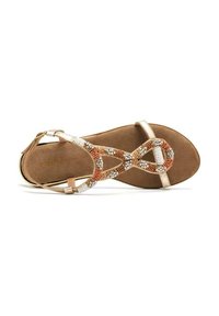 Sandalo con perline, dotato di una soletta in suede marrone, caratterizzato da un design metallico con fasce dorate, arancioni e bianche, con chiusura a fibbia regolabile.