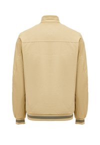 Beige bomberjakke med høj krave, elastiske manchetter og talje. Glat tekstur med fine syninger og et minimalistisk design.