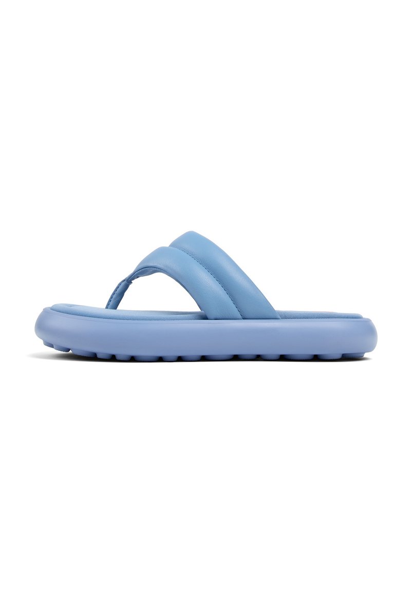 Sininen flip-flop-sandaali, jossa on kaksi leveää hihnaa. Pehmeä materiaali ja pehmustettu pohja, jossa on pyöristetyt reunat ja kuvioitu pito.