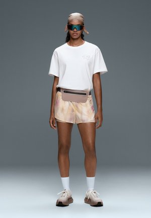 OYSHO, PRINTED BOXY SHORT-SLEEVED T-SHIRT - Print T-shirt - white